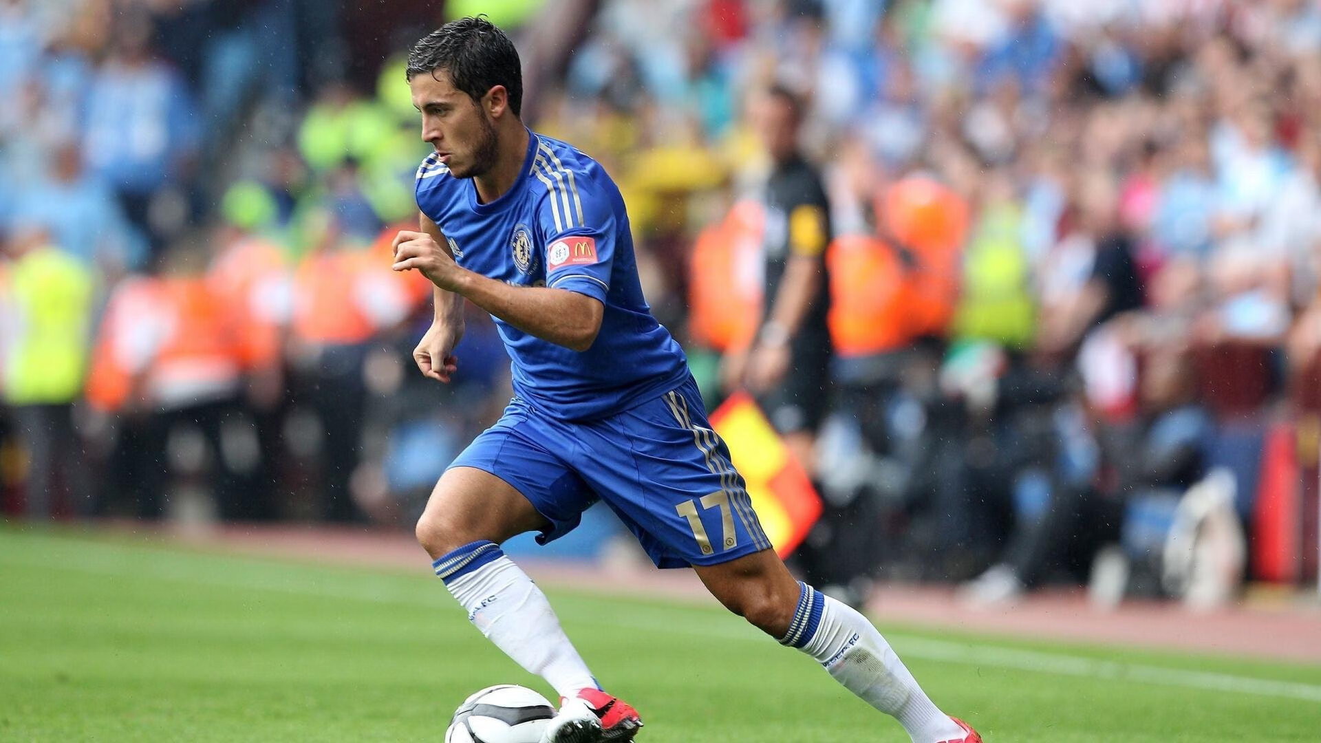 汉堡队主场告捷，暂时摆脱降级危机，汉堡队服图片